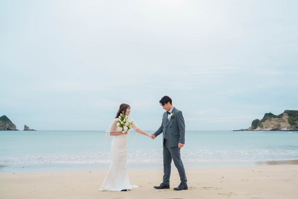 鵜原理想郷の海辺でのウェディングフォト